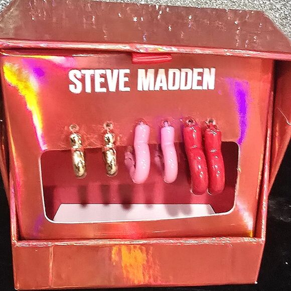 Steve Madden Heart Hoop Earring Set - Picture 4 of 6